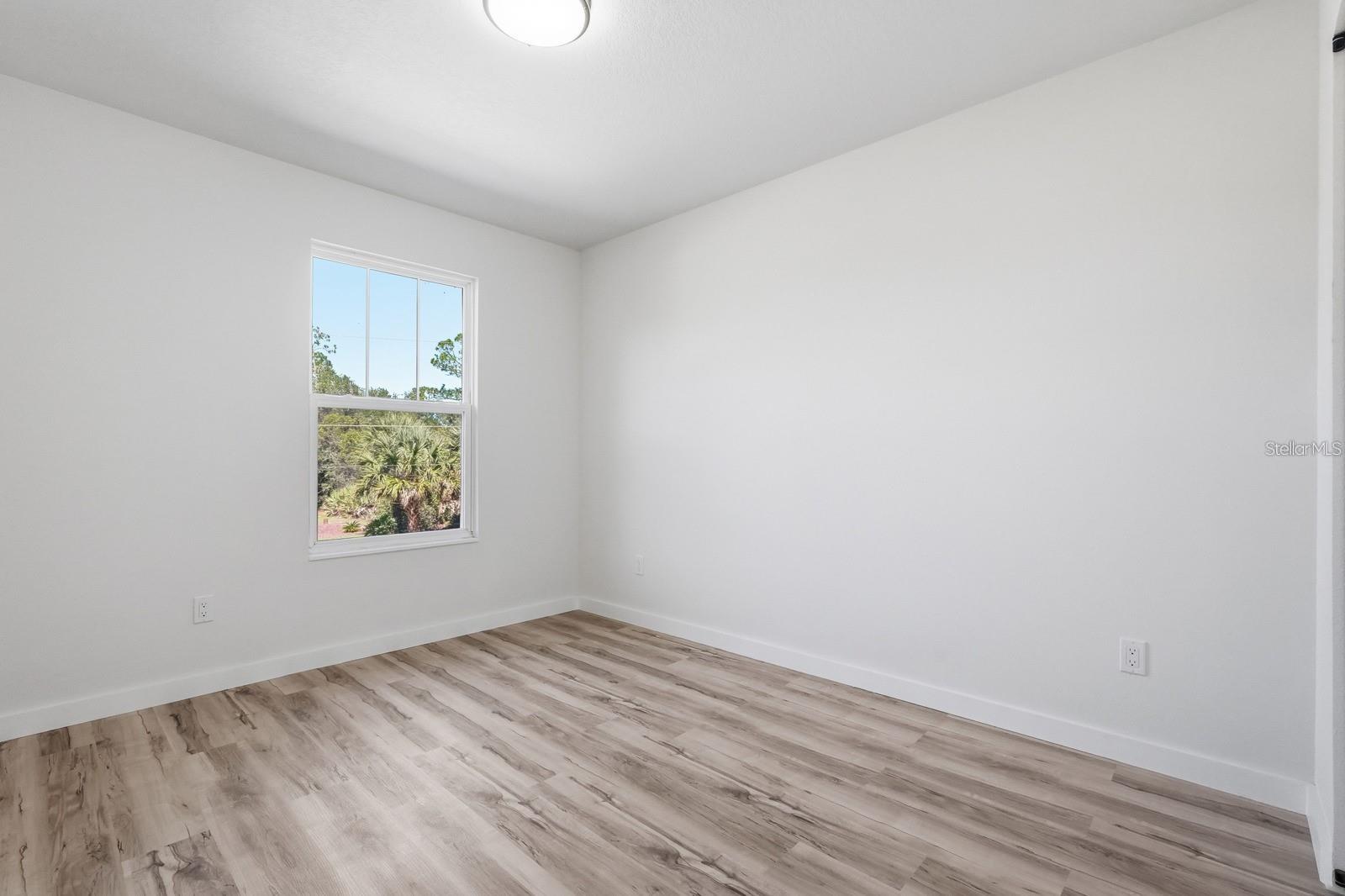 Image 30 of 38 For 1 Fanshawe Lane 1a