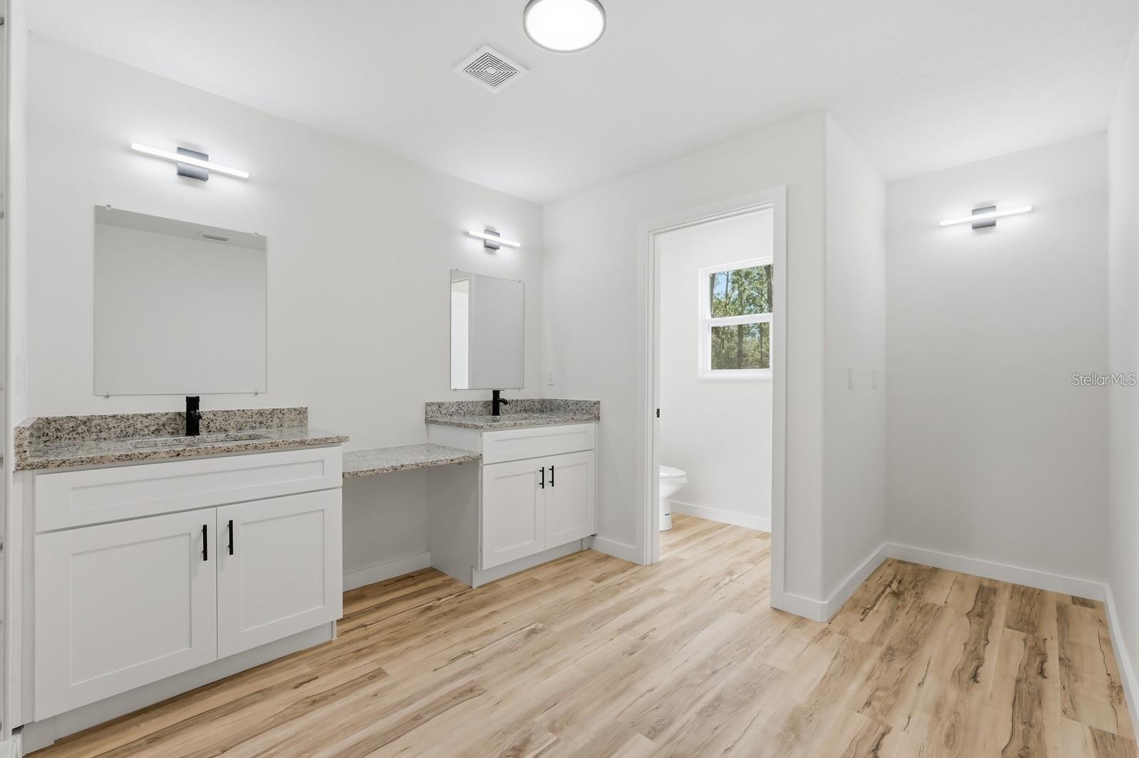 Image 31 of 38 For 1 Fanshawe Lane 1a