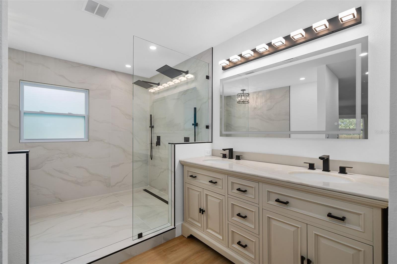 Image 11 of 51 For 106 Oakwood Drive