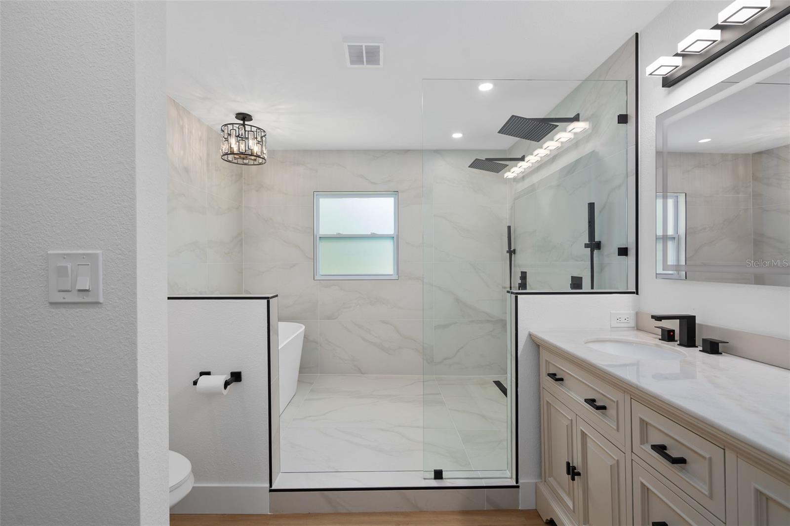 Image 12 of 51 For 106 Oakwood Drive