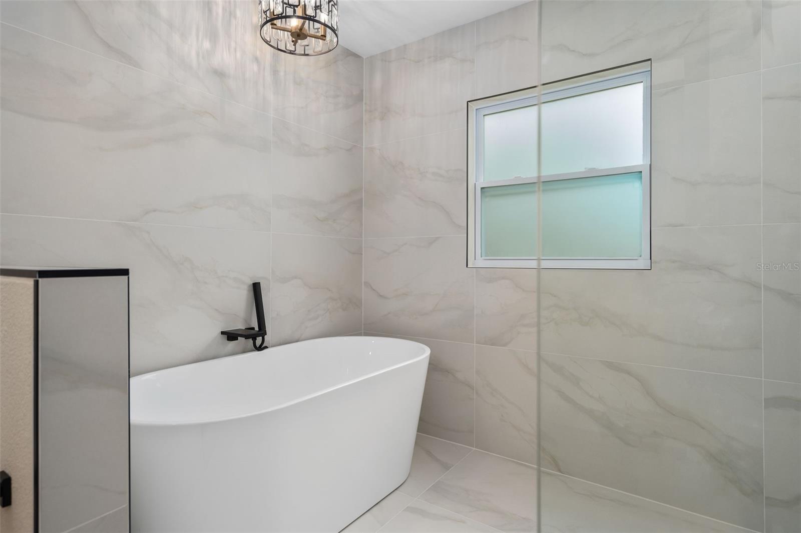 Image 14 of 51 For 106 Oakwood Drive