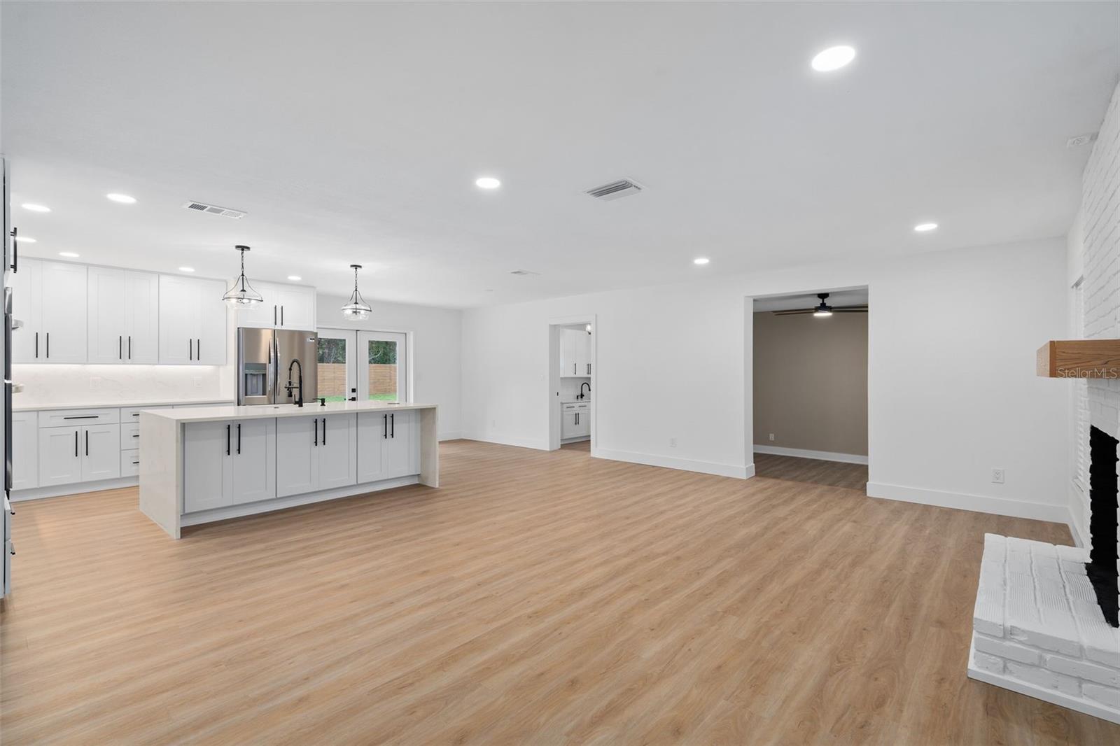 Image 19 of 51 For 106 Oakwood Drive