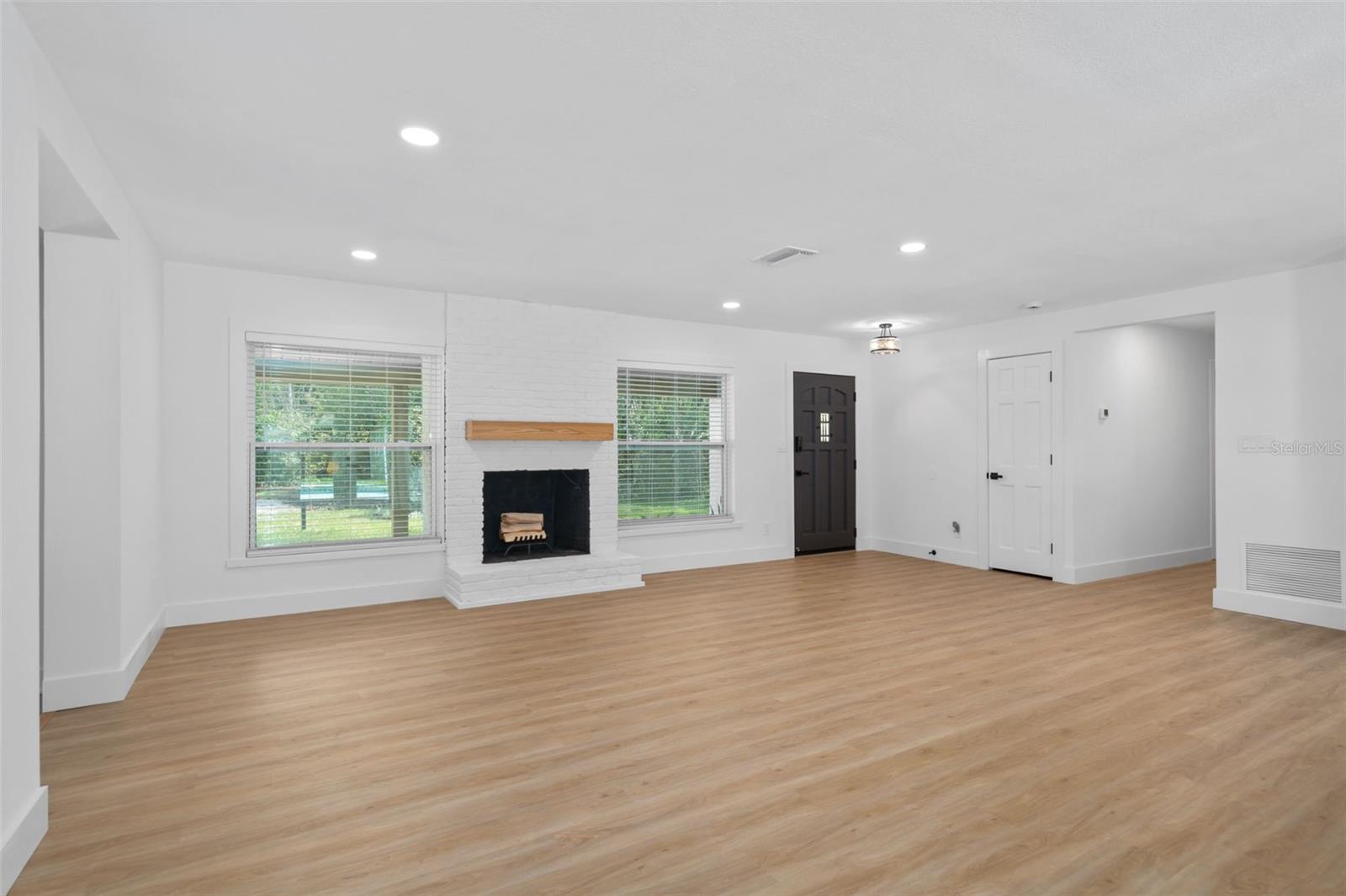 Image 25 of 51 For 106 Oakwood Drive