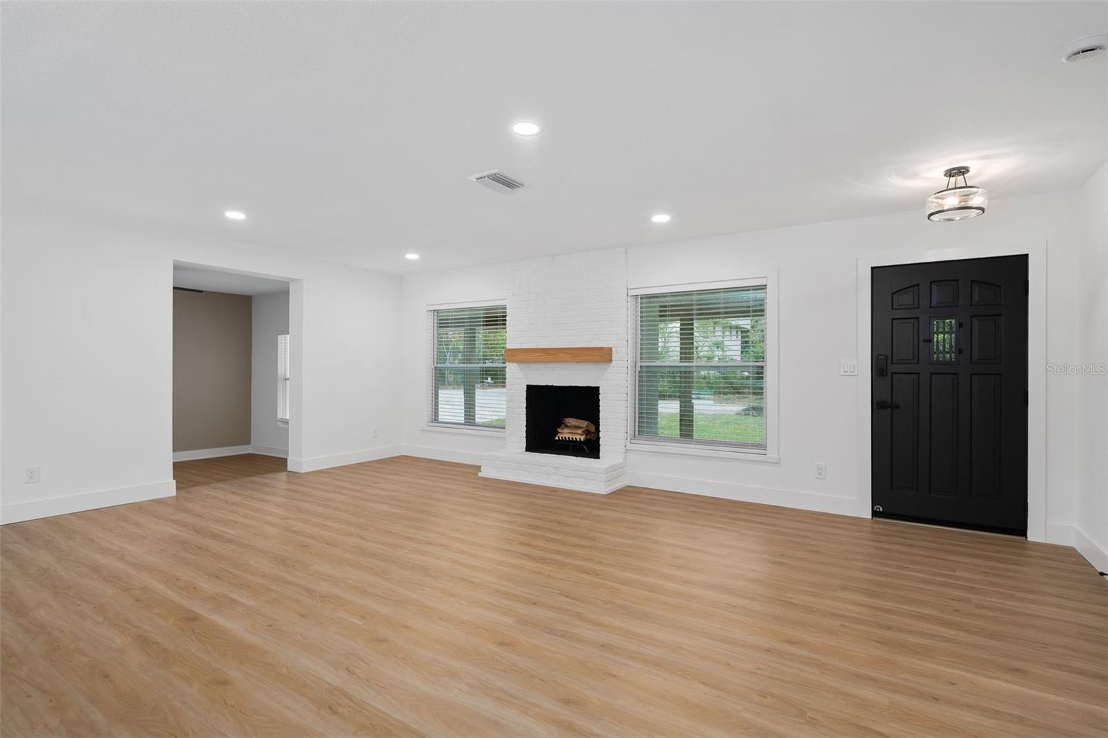 Image 26 of 51 For 106 Oakwood Drive