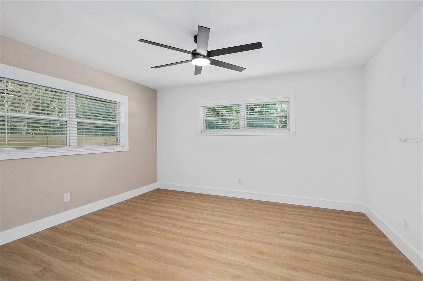 Image 29 of 51 For 106 Oakwood Drive