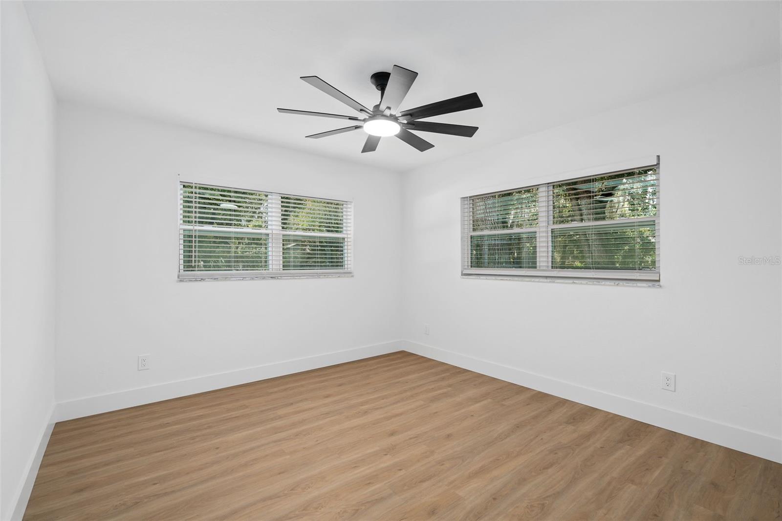 Image 31 of 51 For 106 Oakwood Drive