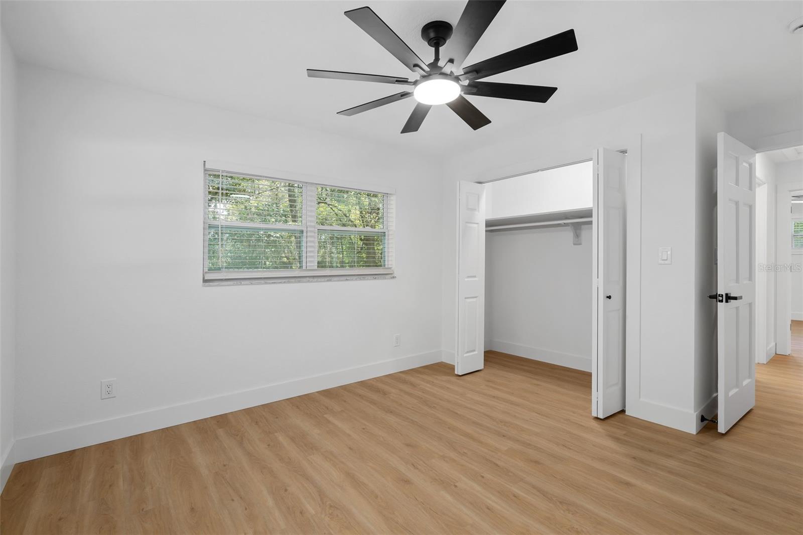 Image 32 of 51 For 106 Oakwood Drive