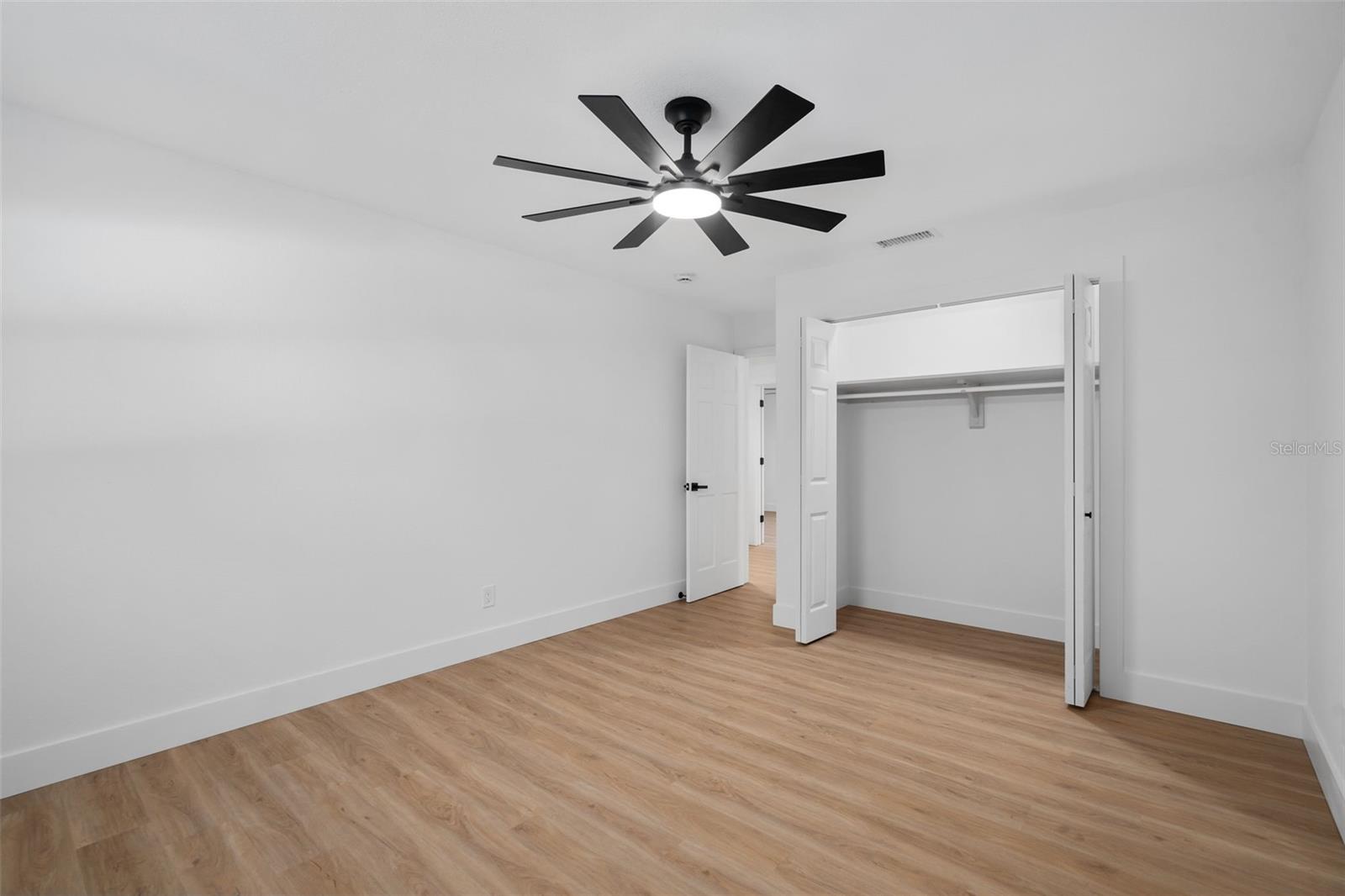 Image 34 of 51 For 106 Oakwood Drive