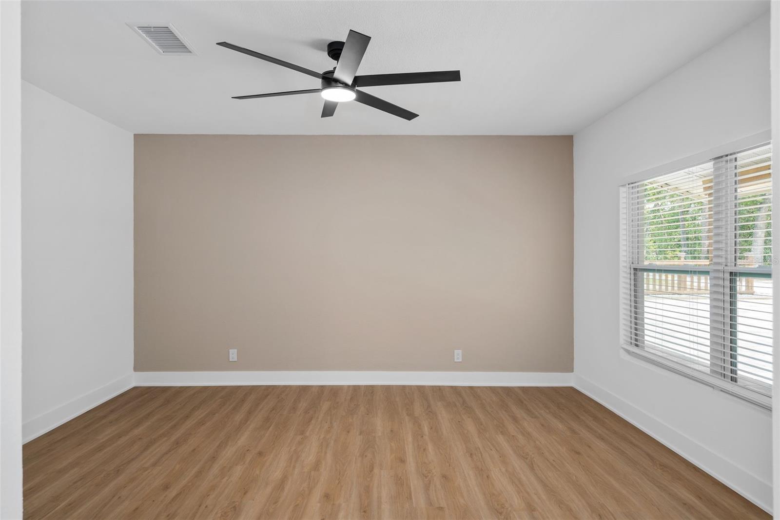 Image 35 of 51 For 106 Oakwood Drive