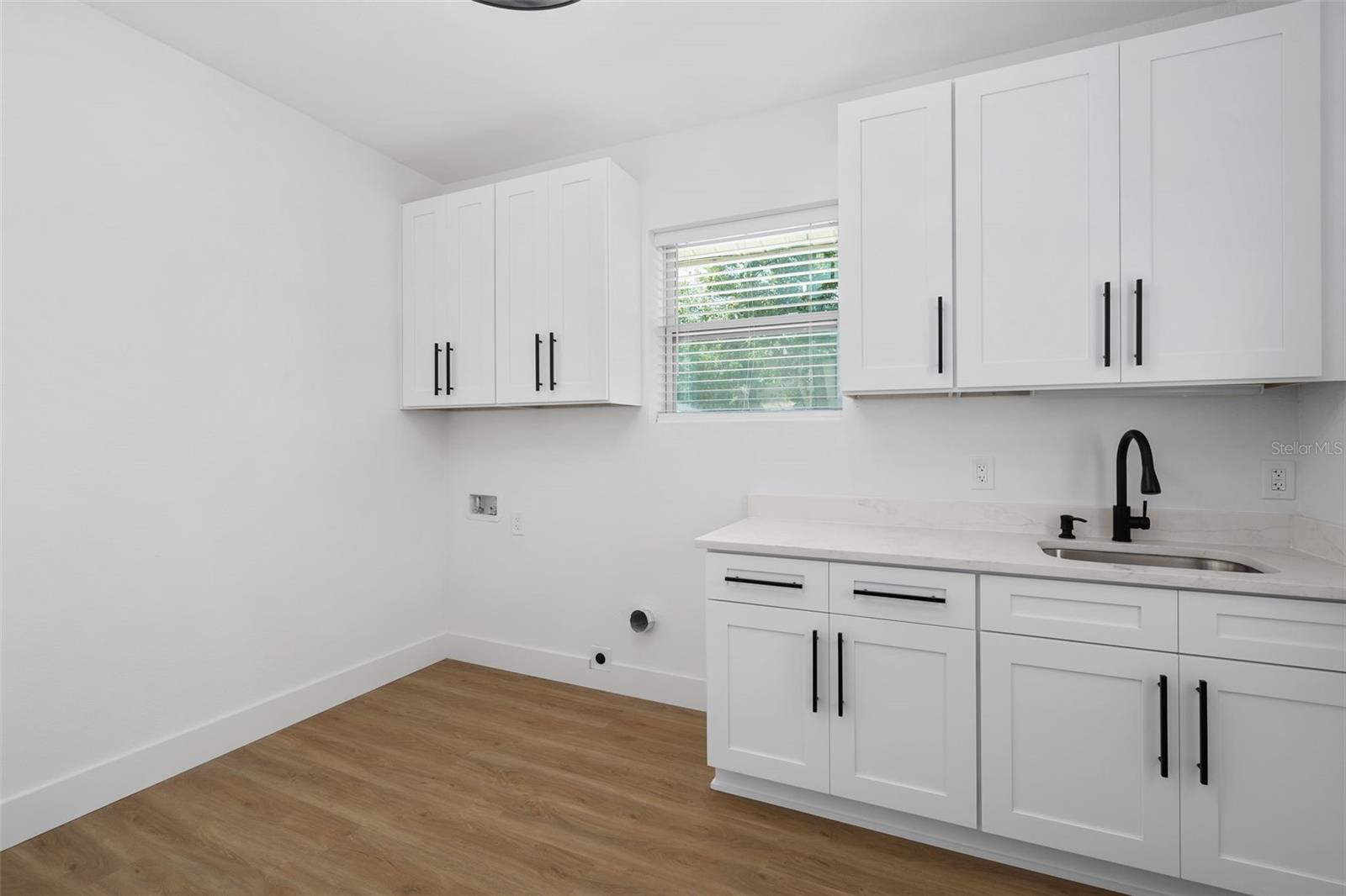 Image 36 of 51 For 106 Oakwood Drive