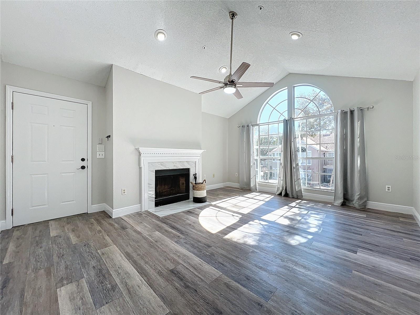 Image 12 of 87 For 665 Youngstown Parkway 264