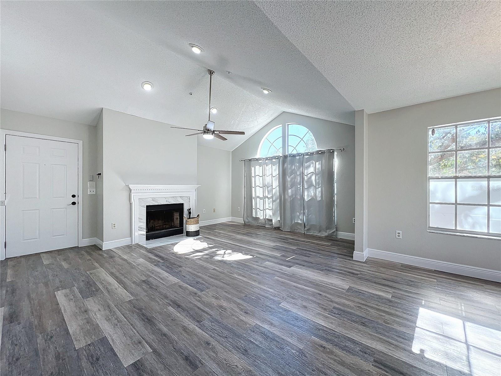 Image 13 of 87 For 665 Youngstown Parkway 264