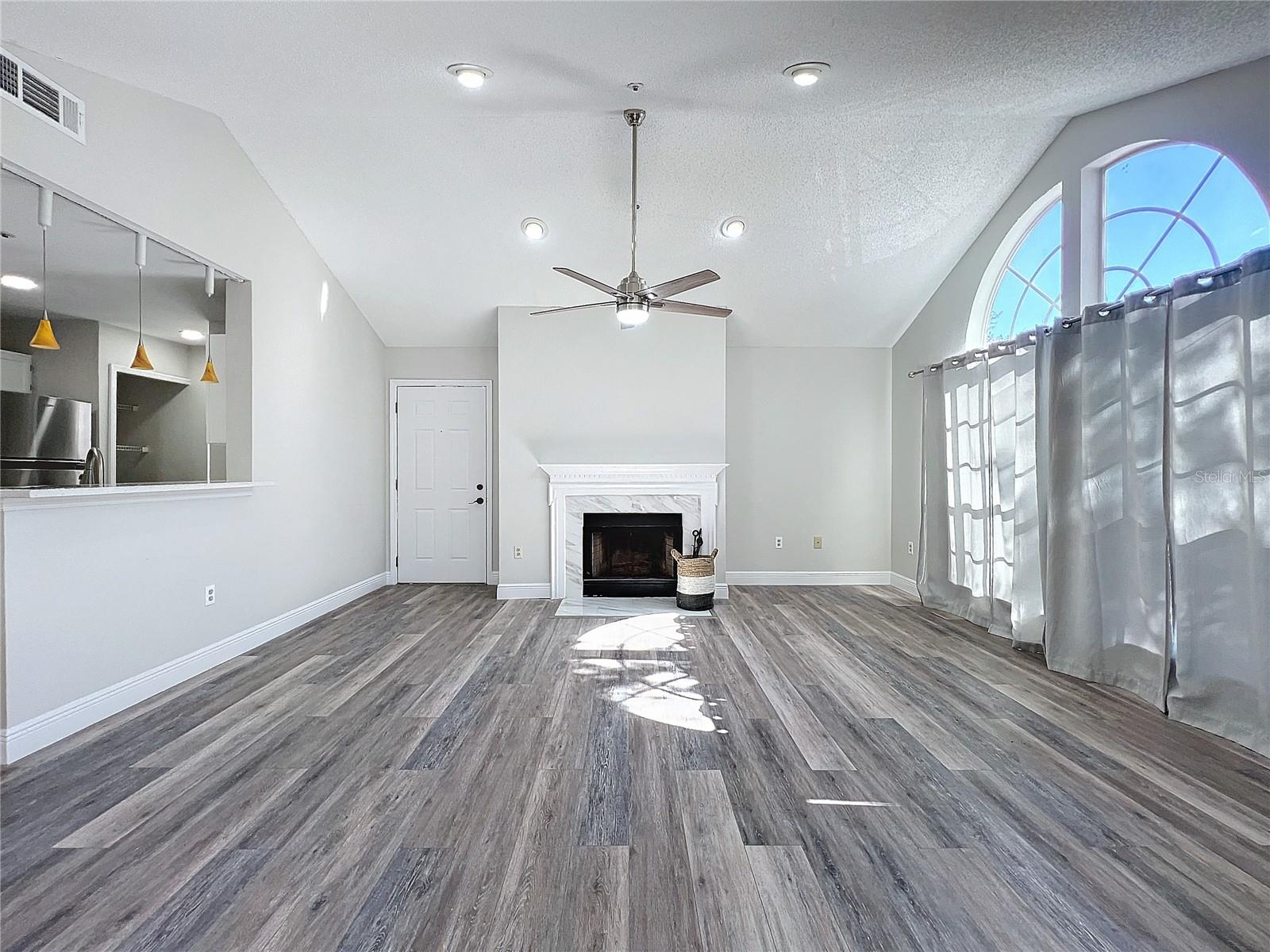 Image 14 of 87 For 665 Youngstown Parkway 264