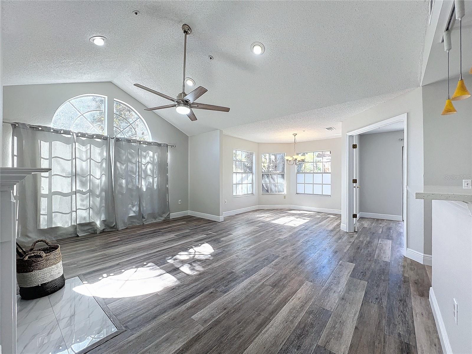 Image 15 of 87 For 665 Youngstown Parkway 264