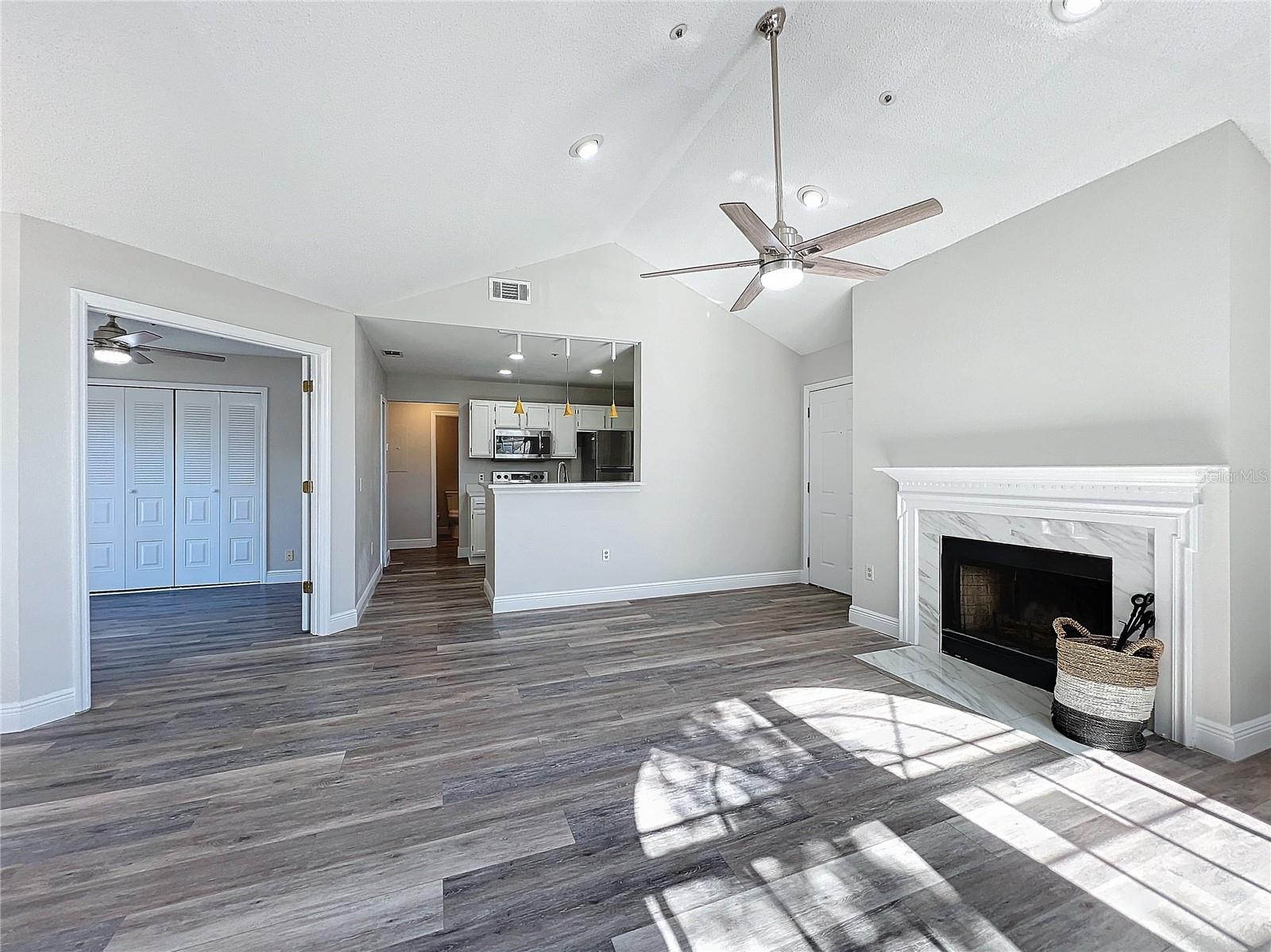 Image 16 of 87 For 665 Youngstown Parkway 264