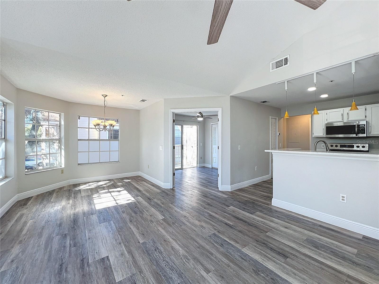 Image 17 of 87 For 665 Youngstown Parkway 264