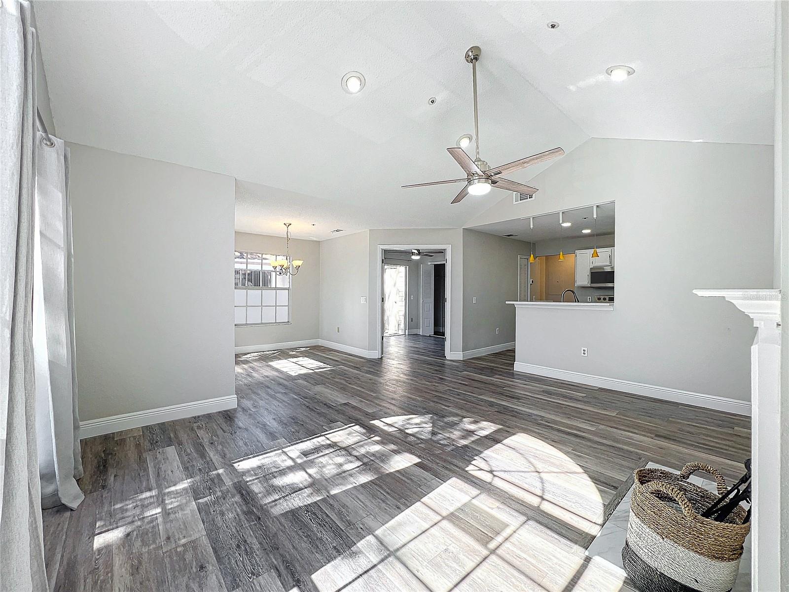 Image 19 of 87 For 665 Youngstown Parkway 264