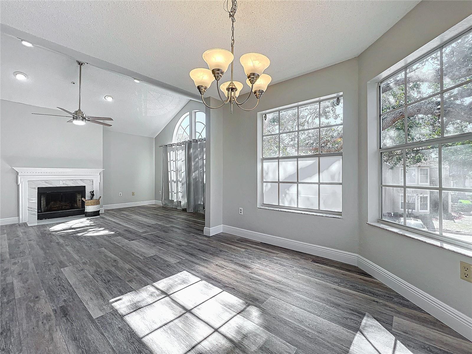 Image 21 of 87 For 665 Youngstown Parkway 264