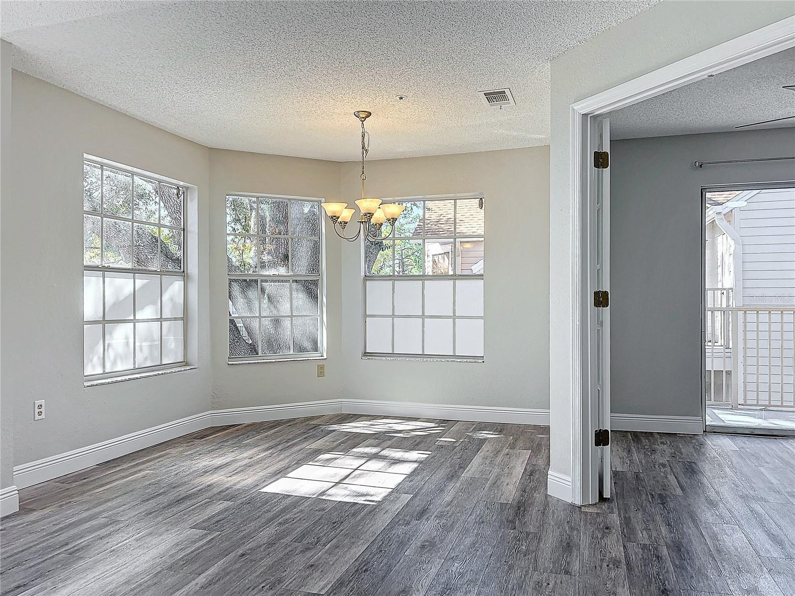 Image 23 of 87 For 665 Youngstown Parkway 264