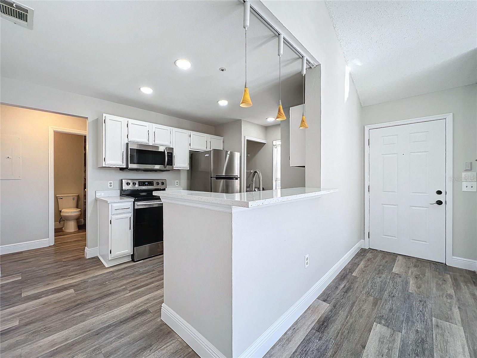 Image 24 of 87 For 665 Youngstown Parkway 264