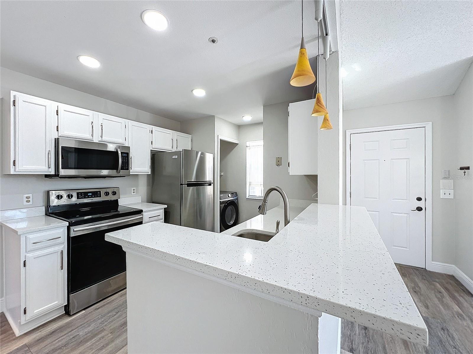 Image 25 of 87 For 665 Youngstown Parkway 264