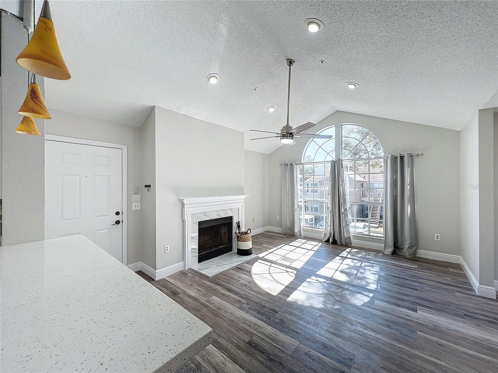 Image 26 of 87 For 665 Youngstown Parkway 264