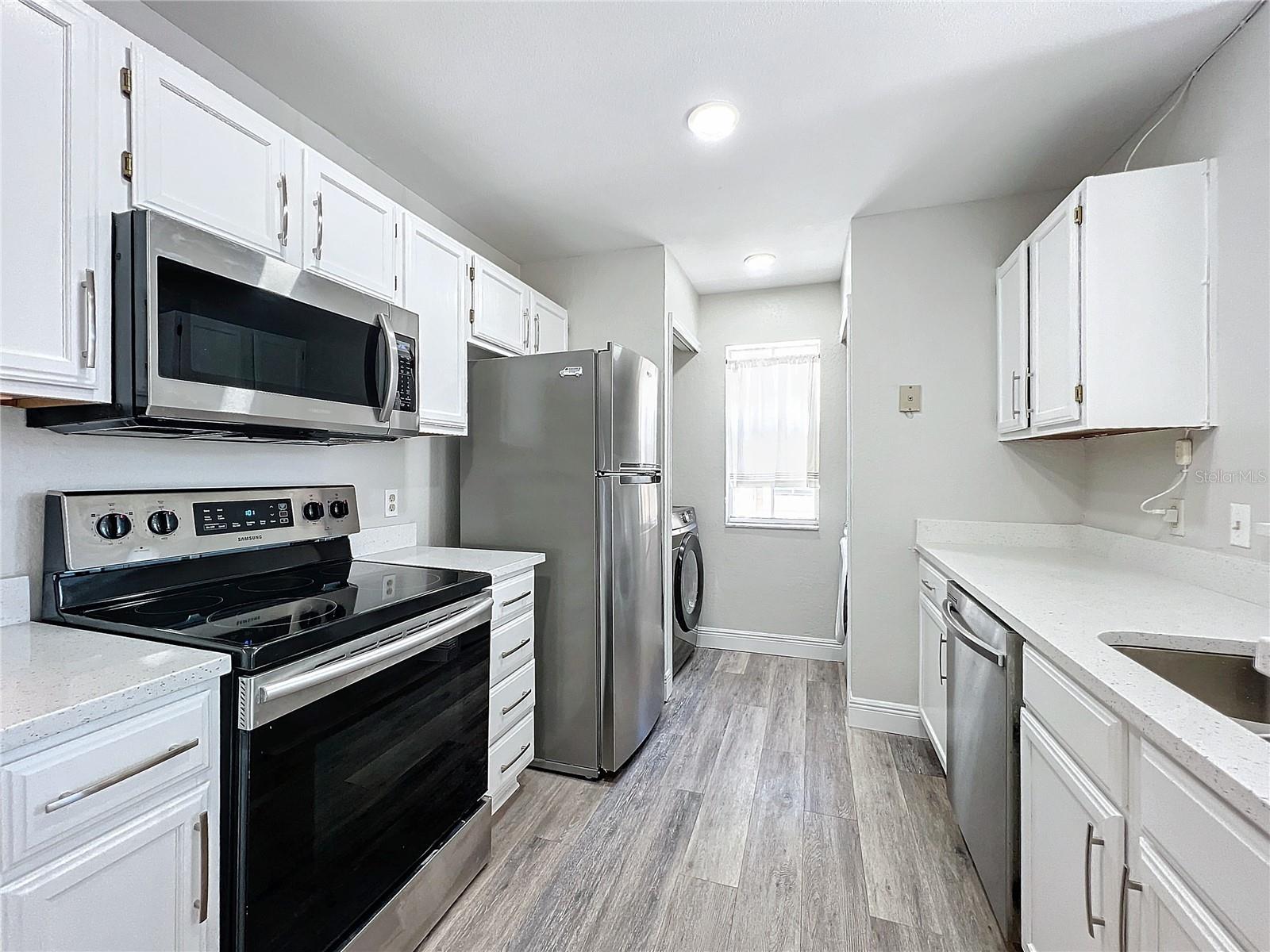 Image 27 of 87 For 665 Youngstown Parkway 264