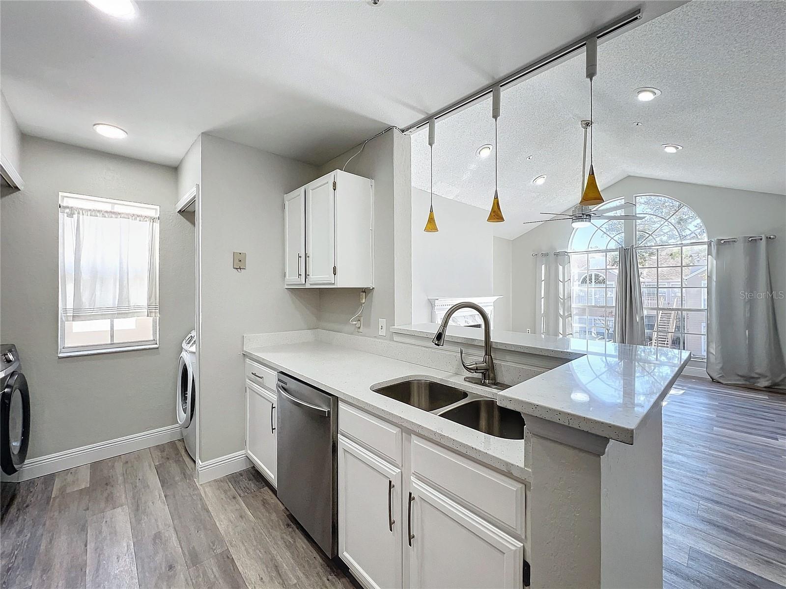 Image 30 of 87 For 665 Youngstown Parkway 264