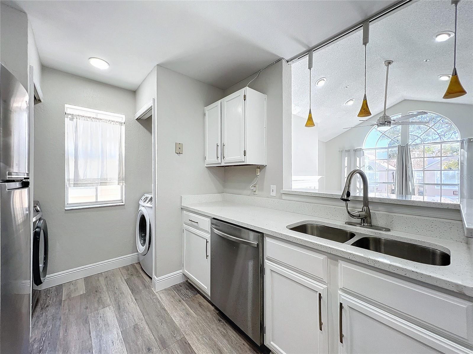 Image 31 of 87 For 665 Youngstown Parkway 264