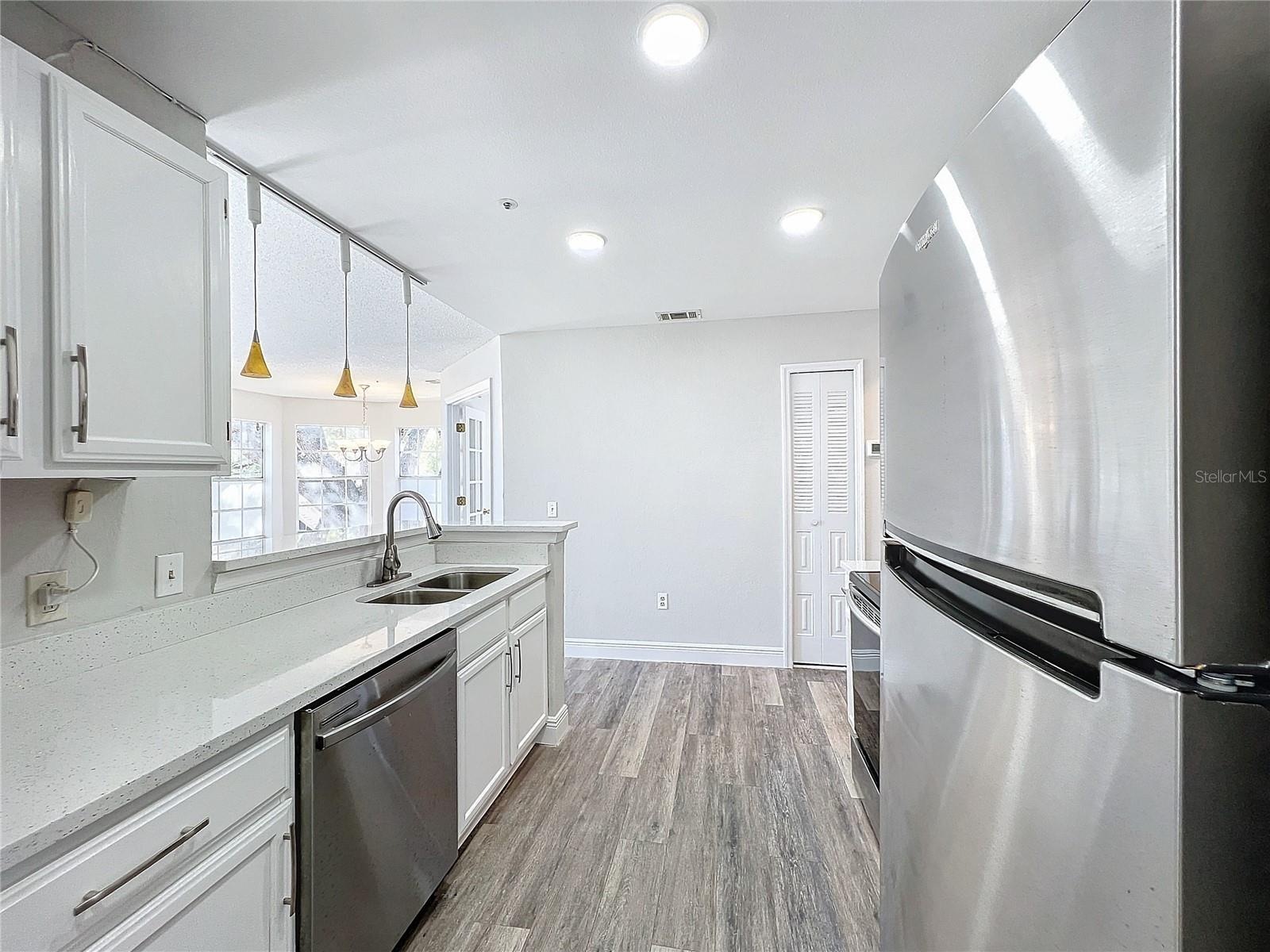 Image 34 of 87 For 665 Youngstown Parkway 264