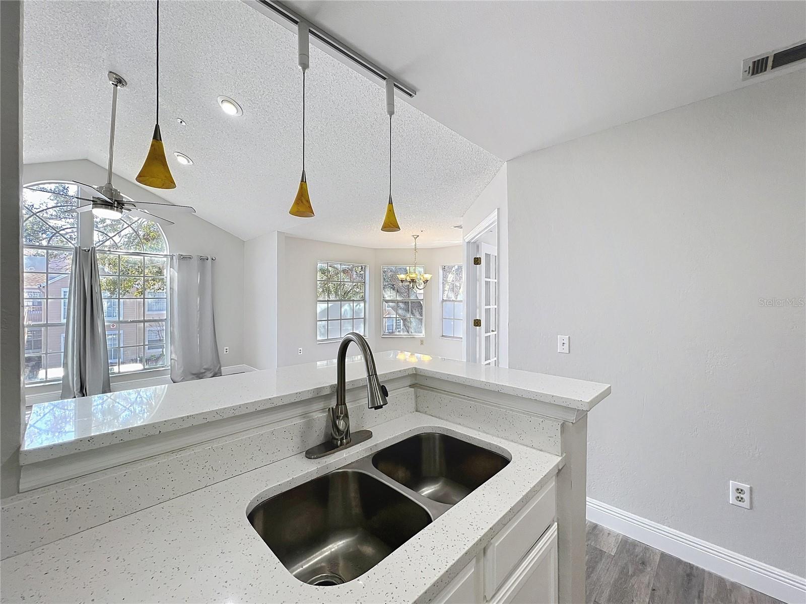 Image 35 of 87 For 665 Youngstown Parkway 264