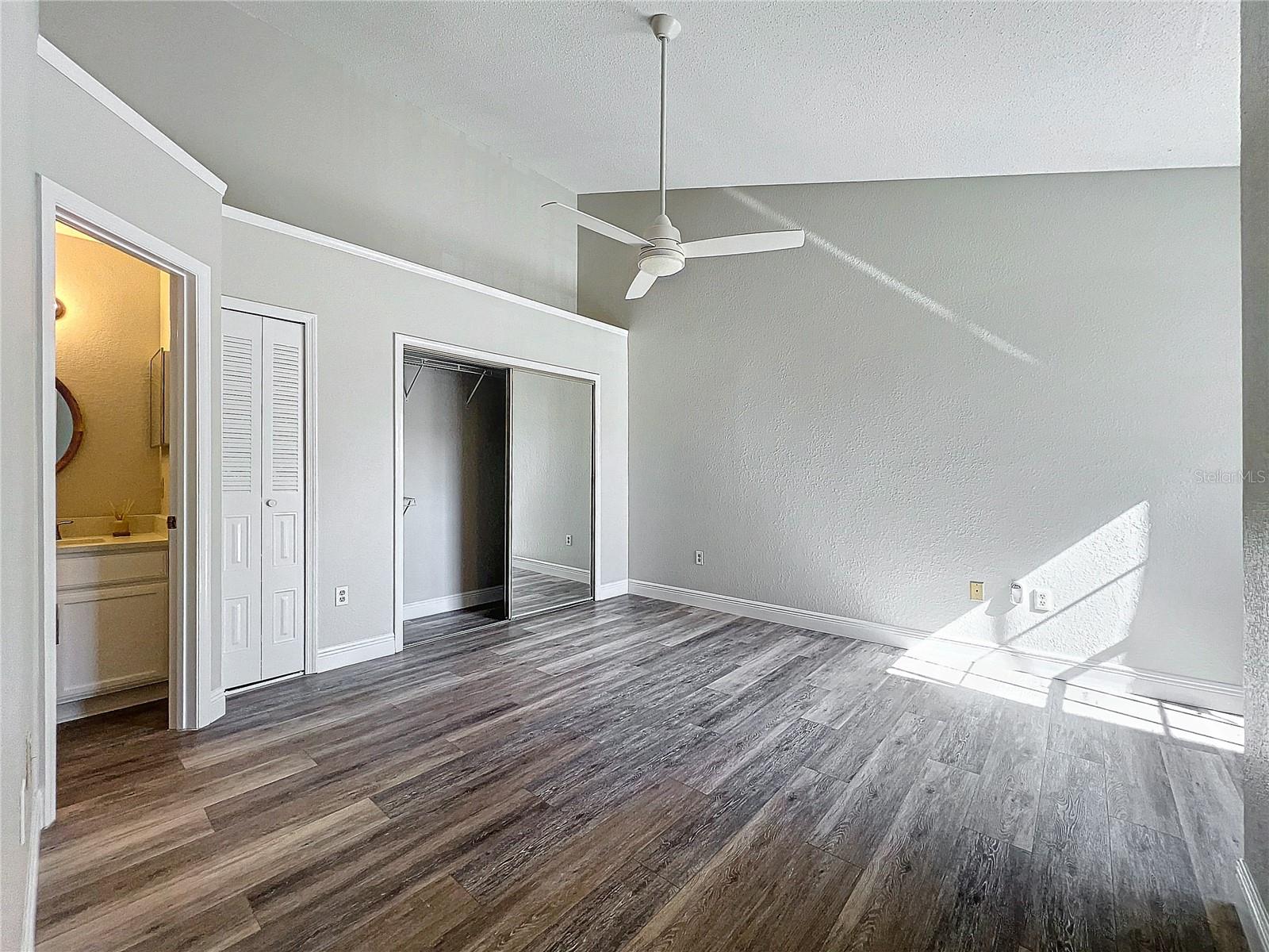 Image 36 of 87 For 665 Youngstown Parkway 264