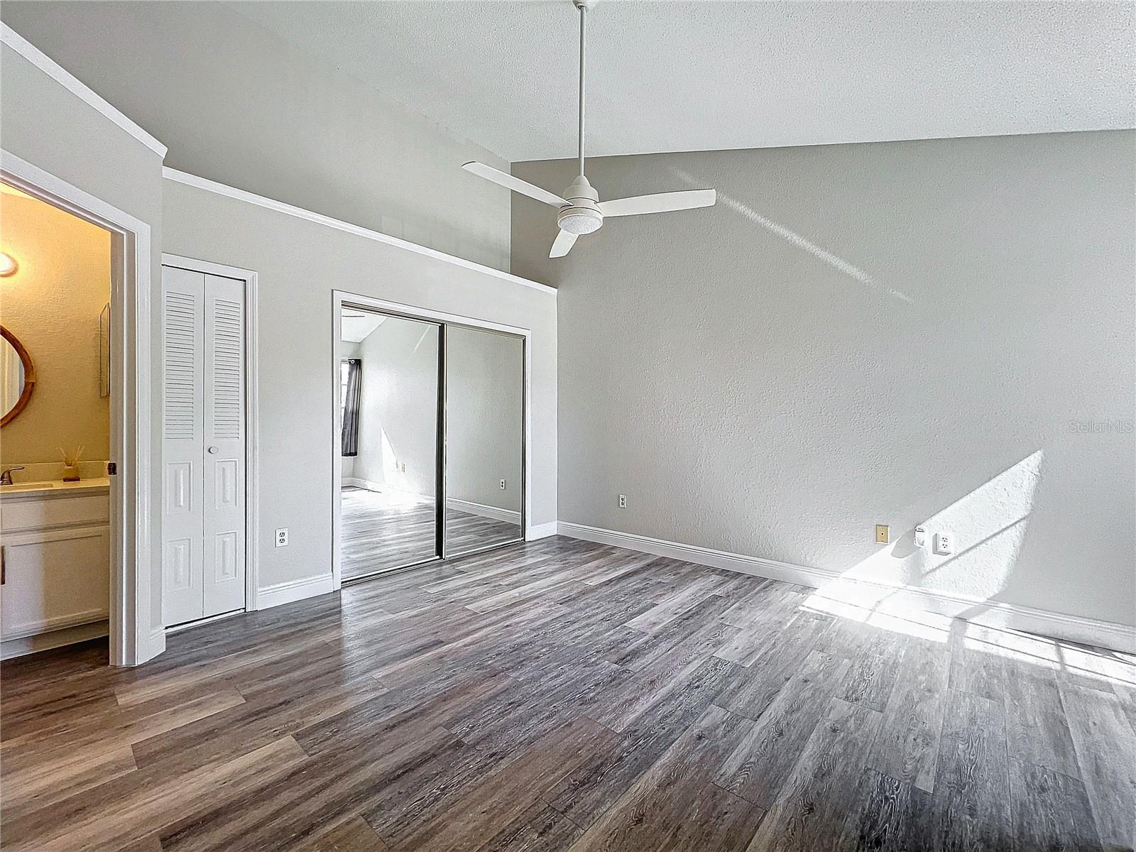 Image 37 of 87 For 665 Youngstown Parkway 264