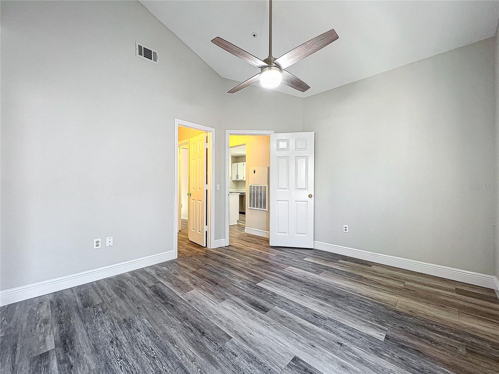 Image 53 of 87 For 665 Youngstown Parkway 264