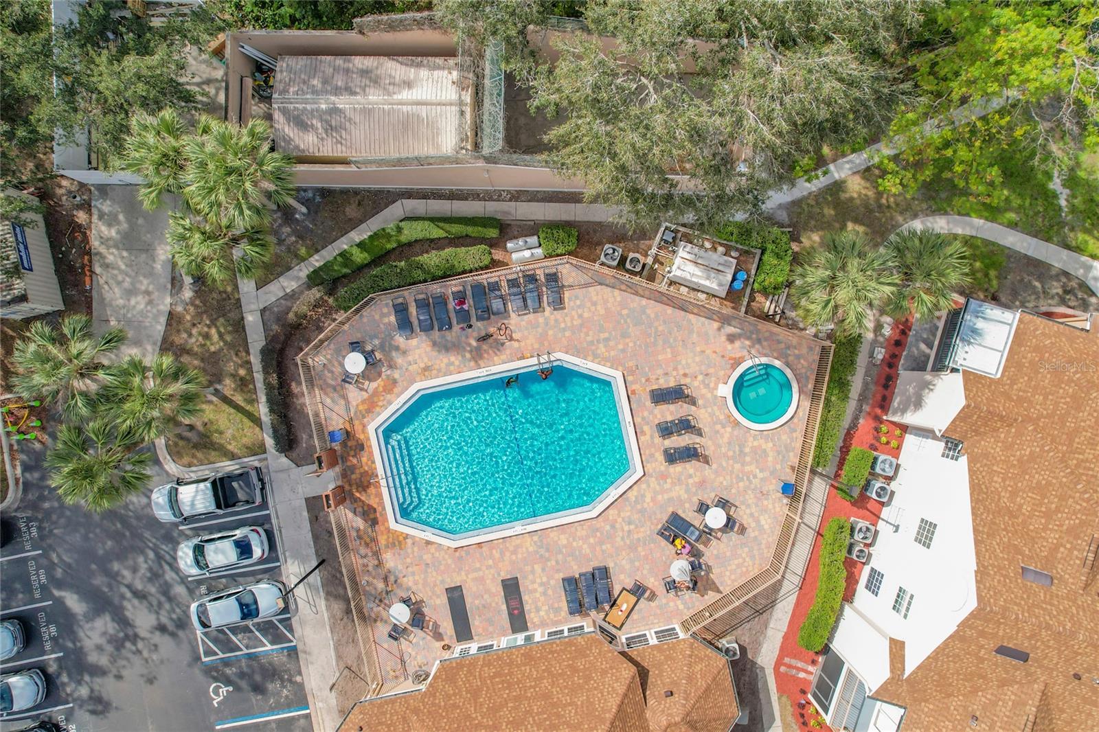 Image 70 of 87 For 665 Youngstown Parkway 264