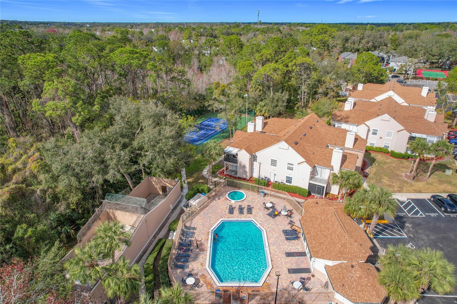 Image 74 of 87 For 665 Youngstown Parkway 264