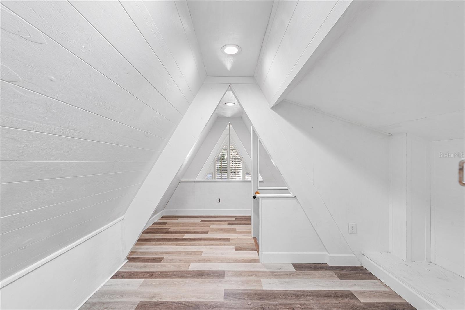 Image 14 of 22 For 1817 Beachway Ln