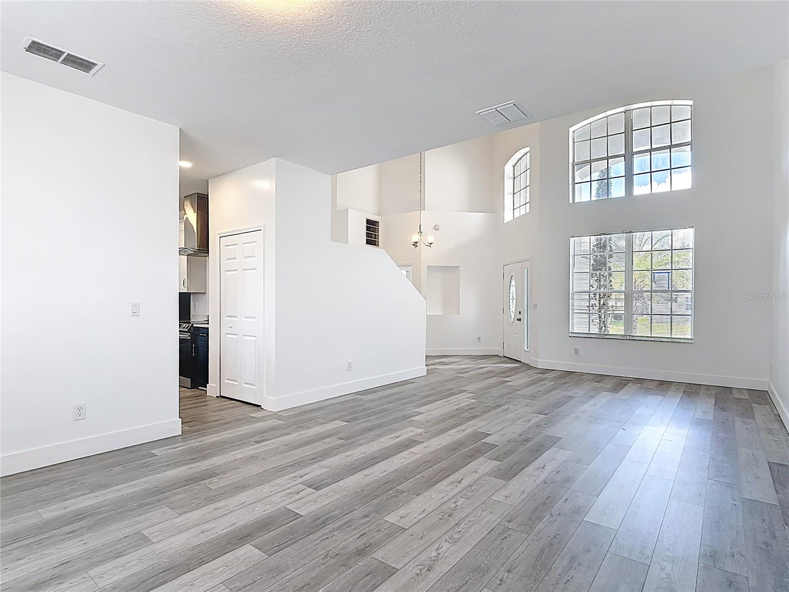 Image 10 of 57 For 406 Wildflower Road