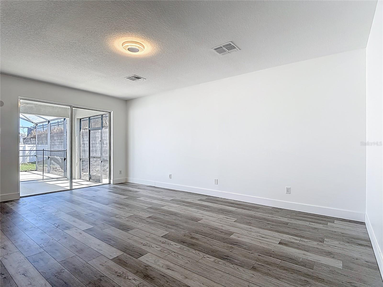 Image 19 of 57 For 406 Wildflower Road