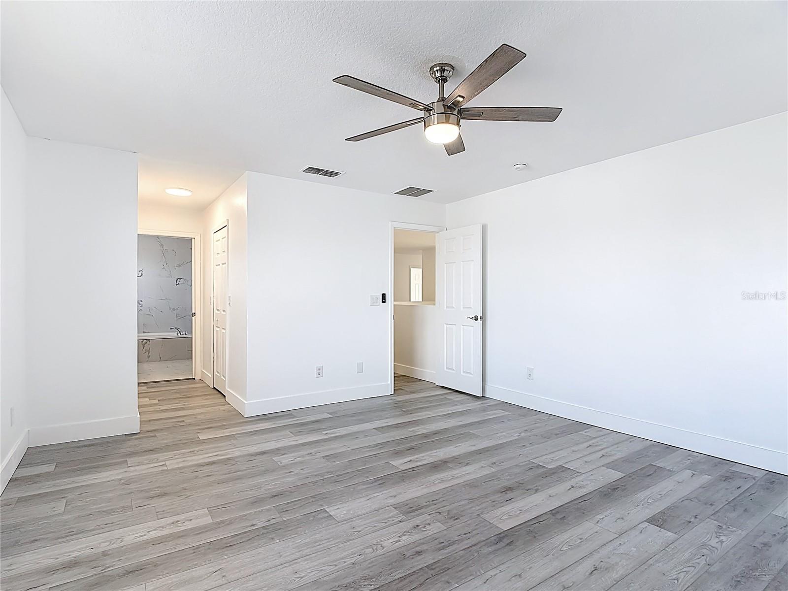 Image 33 of 57 For 406 Wildflower Road