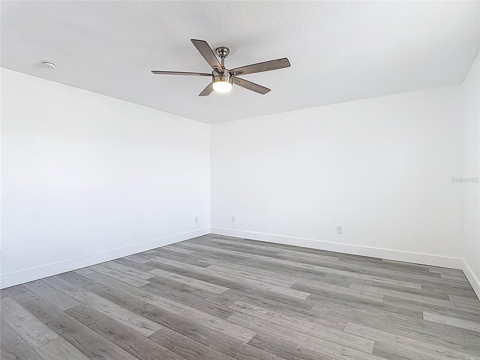 Image 34 of 57 For 406 Wildflower Road