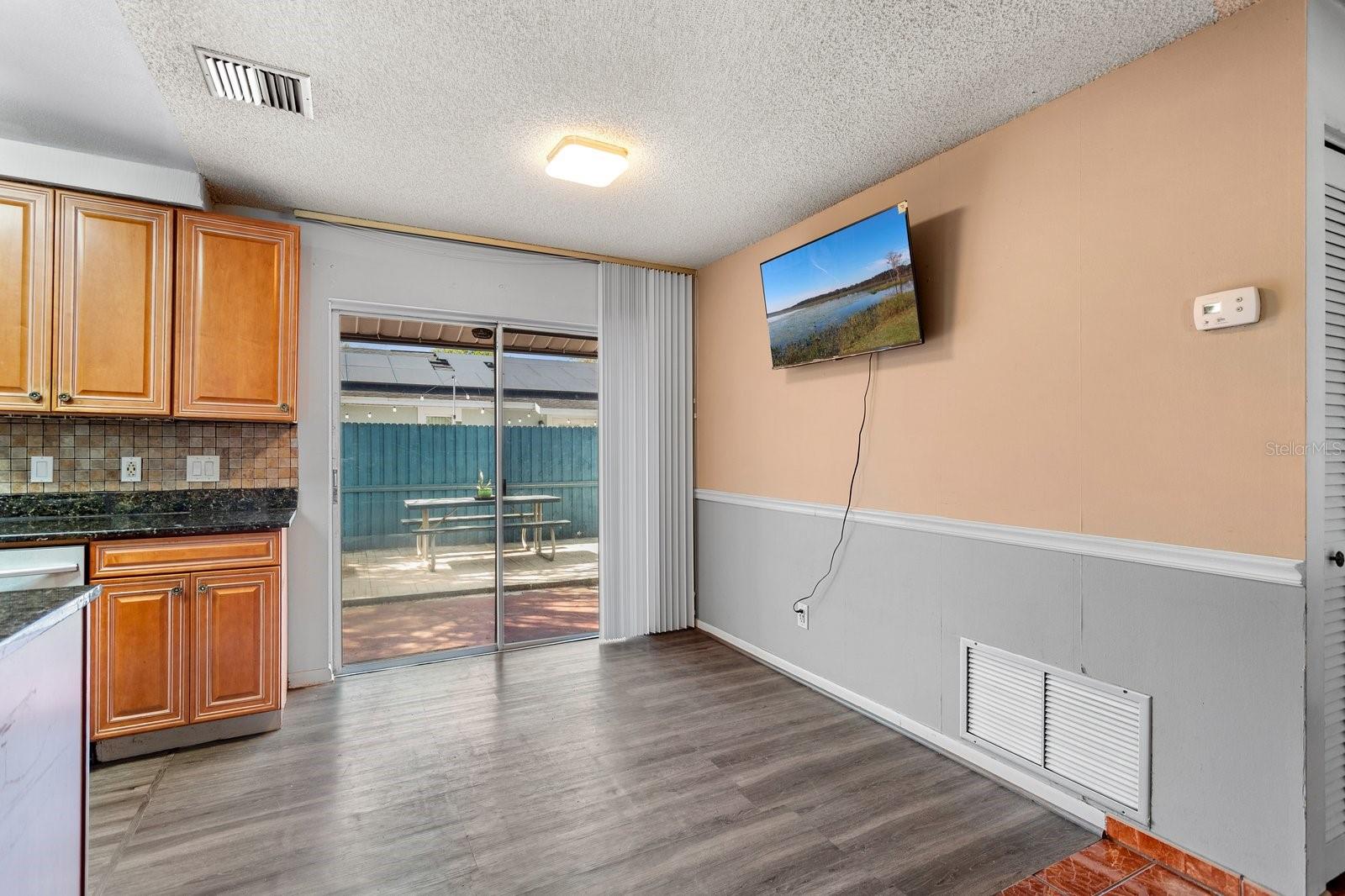 Image 4 of 16 For 2356 Valley Avenue