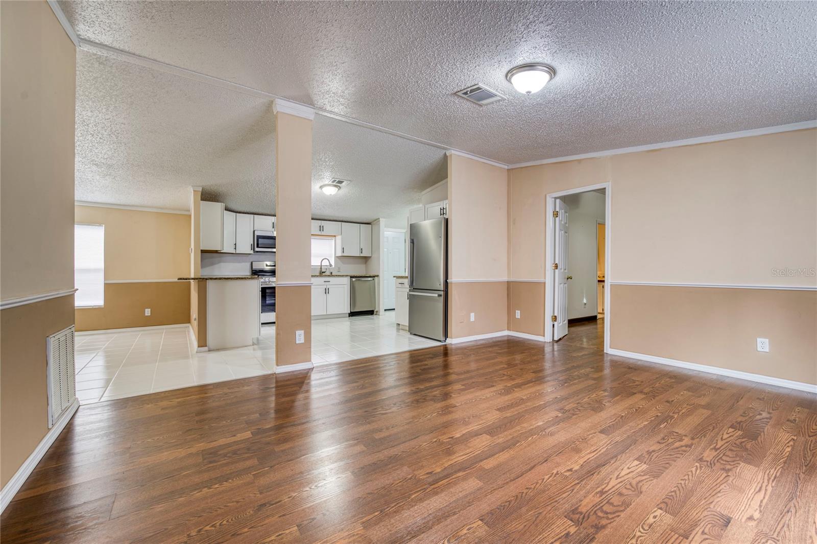 Image 47 of 81 For 5011 193rd Place