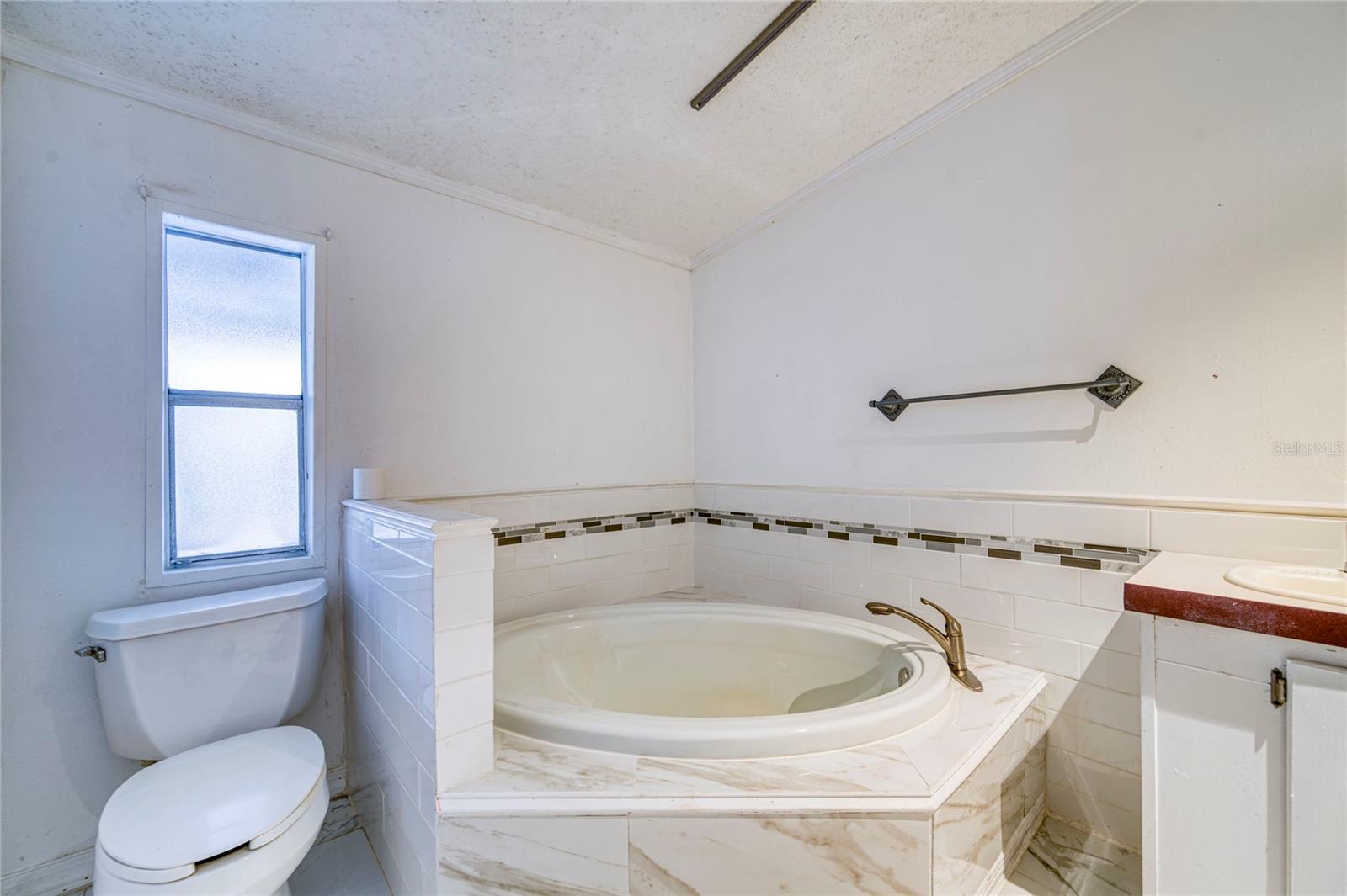 Image 58 of 81 For 5011 193rd Place