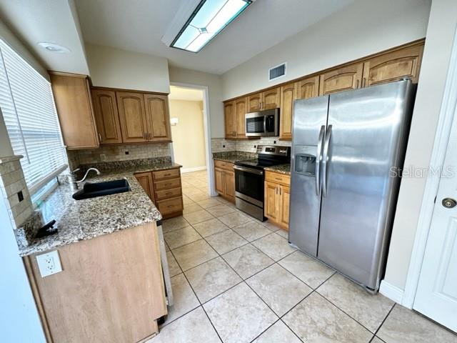 Image 8 of 30 For 955 Charing Cross Circle