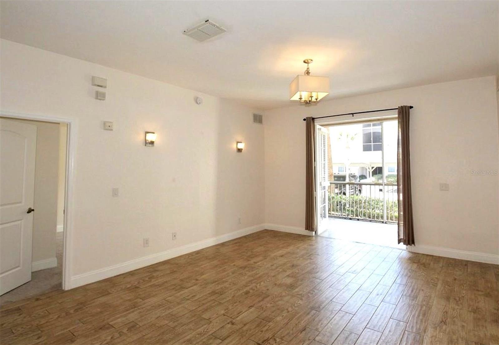 Image 3 of 22 For 3001 Laurel Park Lane 105