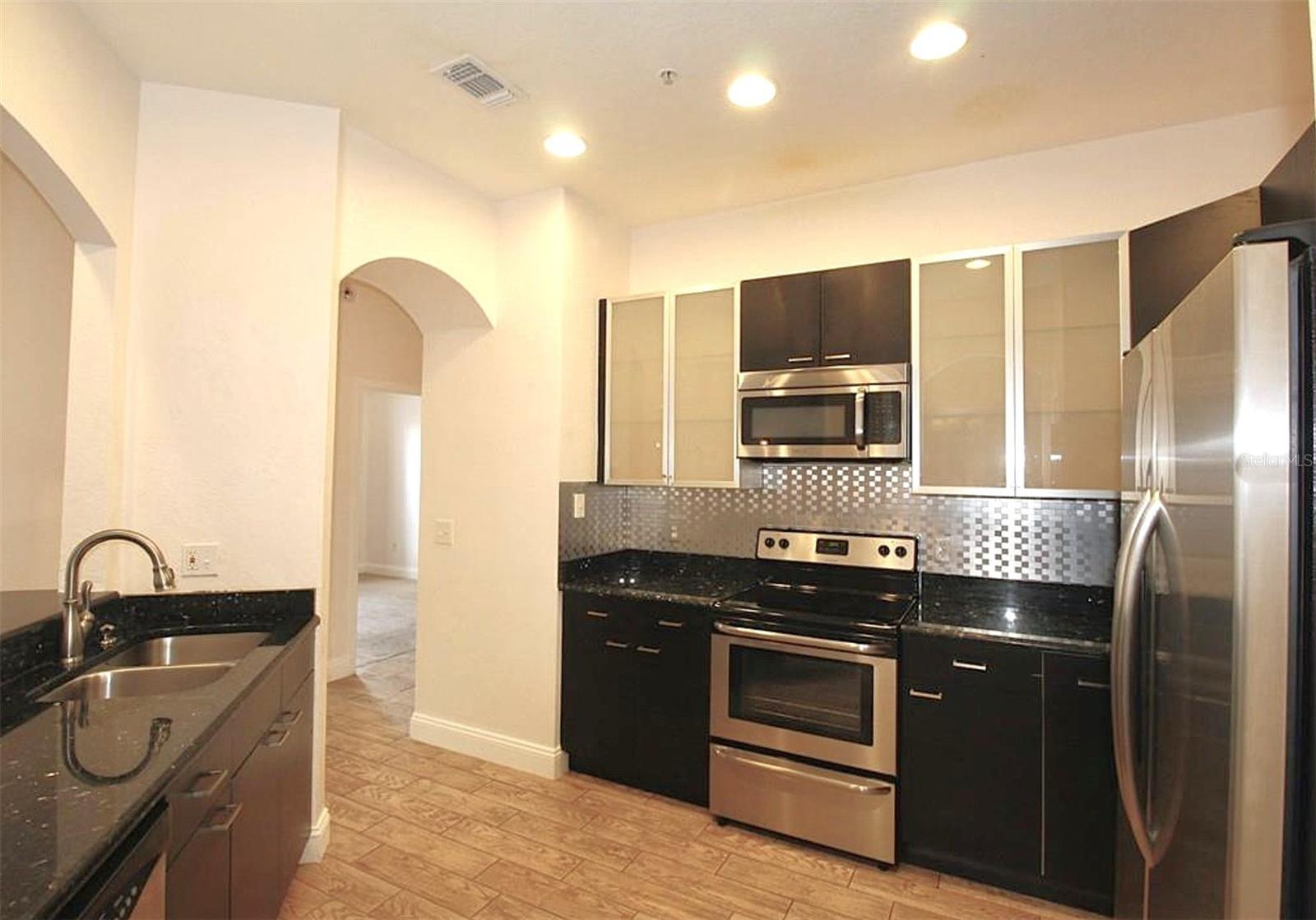 Image 7 of 22 For 3001 Laurel Park Lane 105