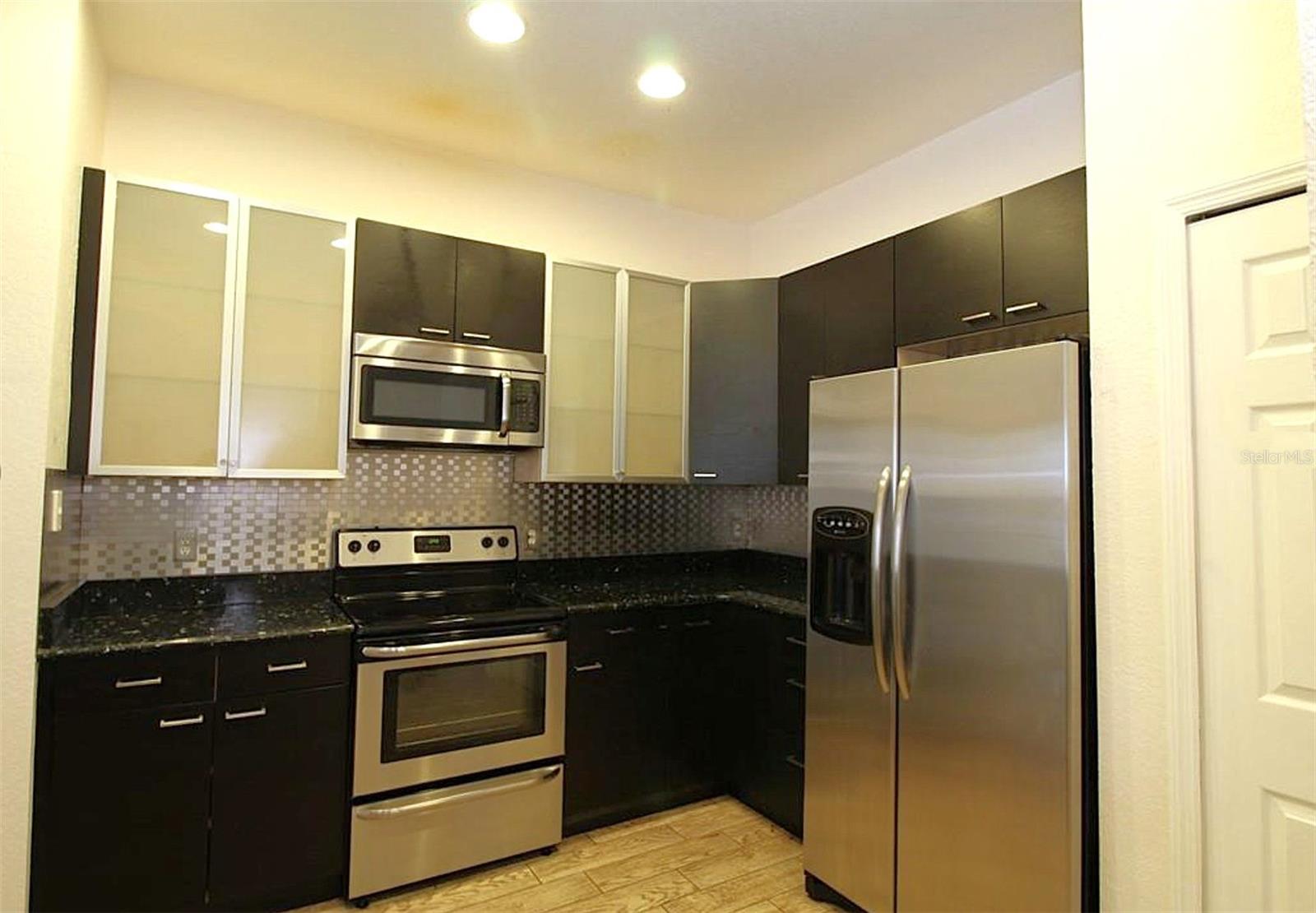 Image 8 of 22 For 3001 Laurel Park Lane 105