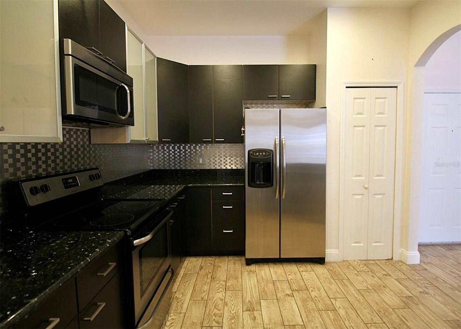 Image 9 of 22 For 3001 Laurel Park Lane 105