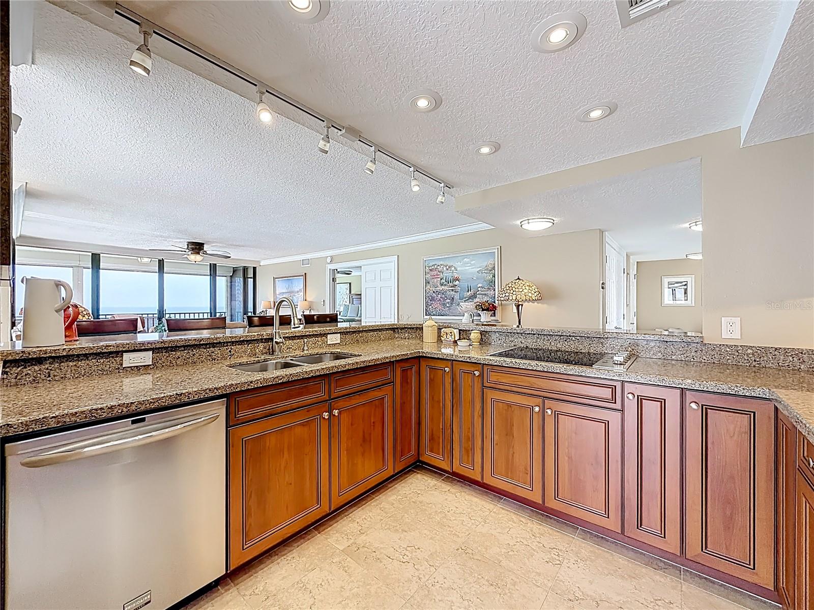 Image 11 of 53 For 7100 Sunset Way 801